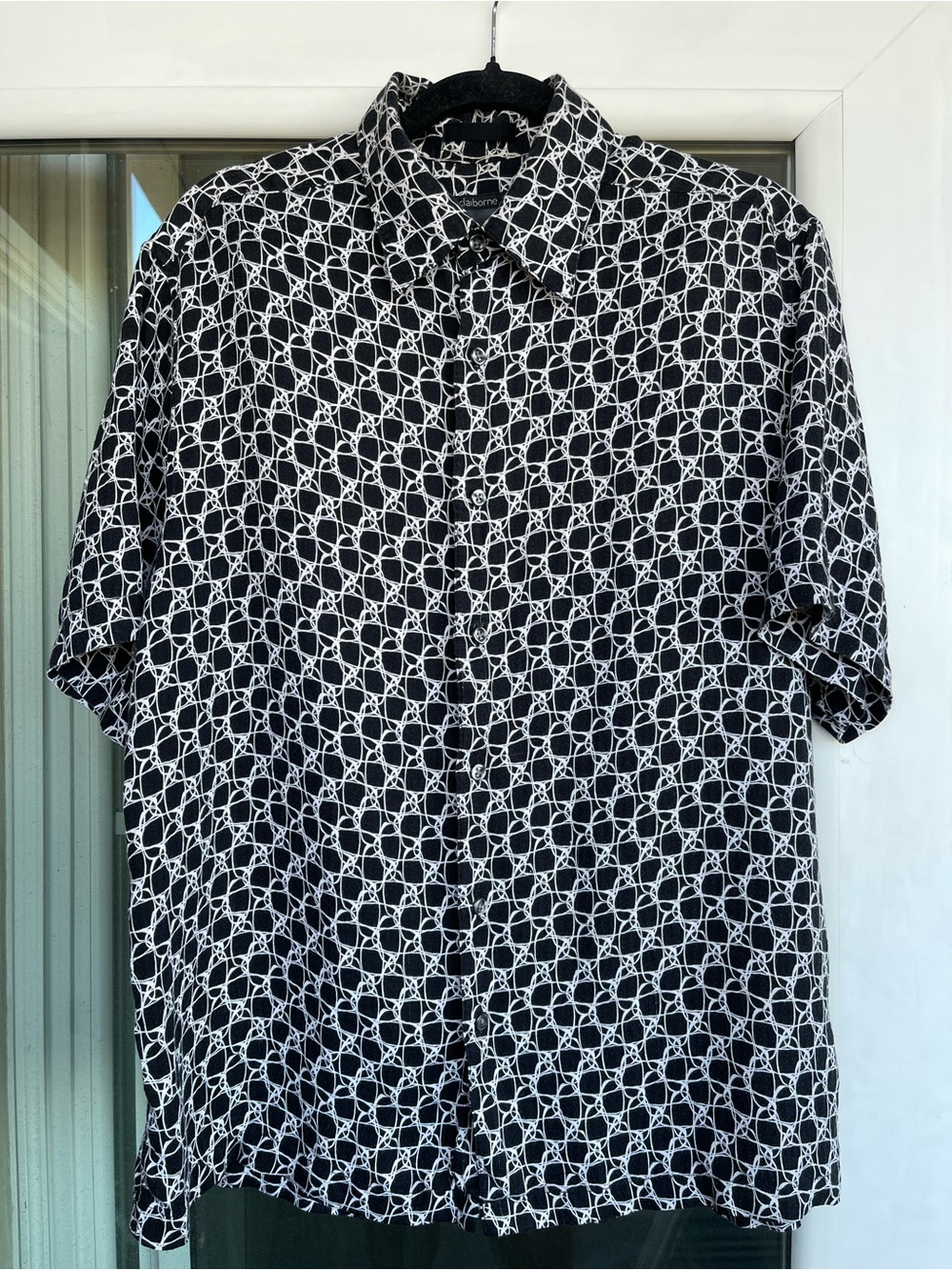 Liz Claiborne Black Short Sleeve Button-Down with White Geometric Print
